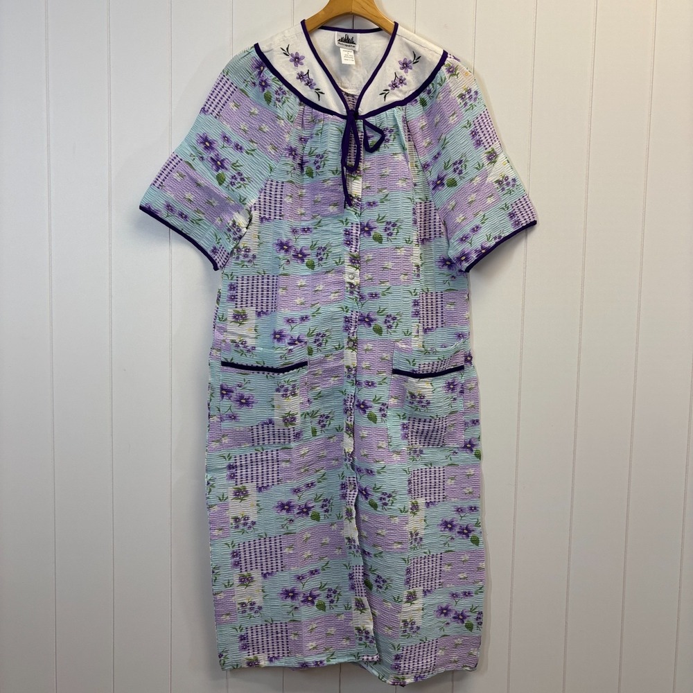 Vintage Metropolitan Grannycore Embroidered Housecoat Women Size S Seersucker